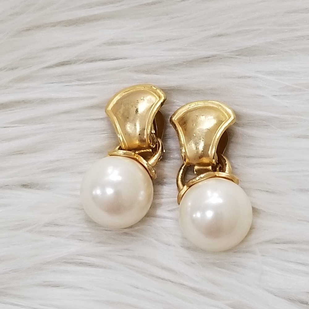 Vintage large faux pearl clip on earrings